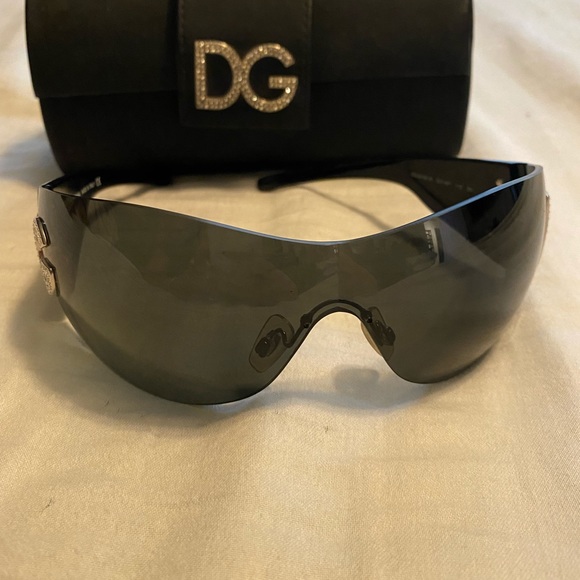 Sunglasses - Picture 1 of 2